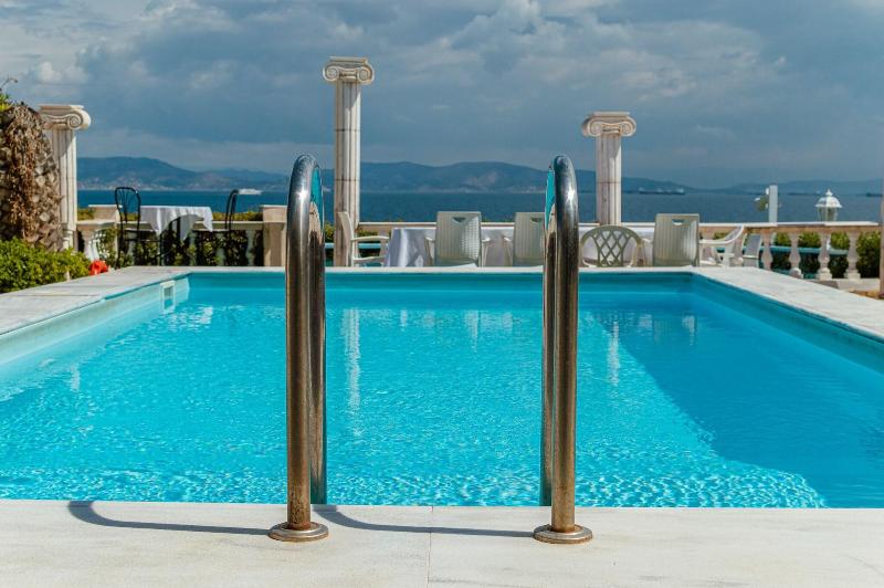 Mistral Apartments Aegina image