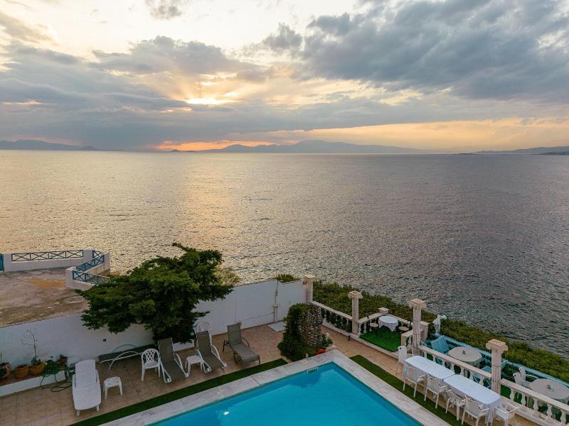 Mistral Apartments Aegina image