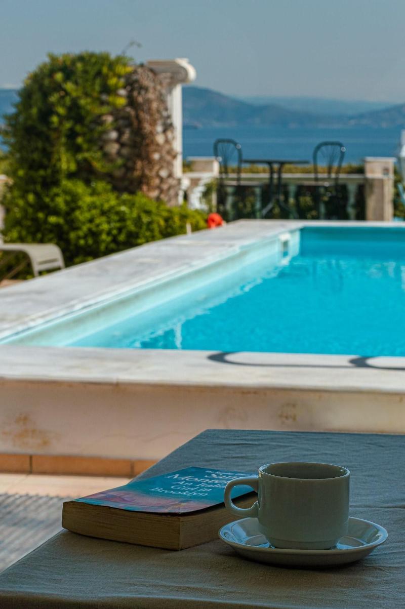 Mistral Apartments Aegina image
