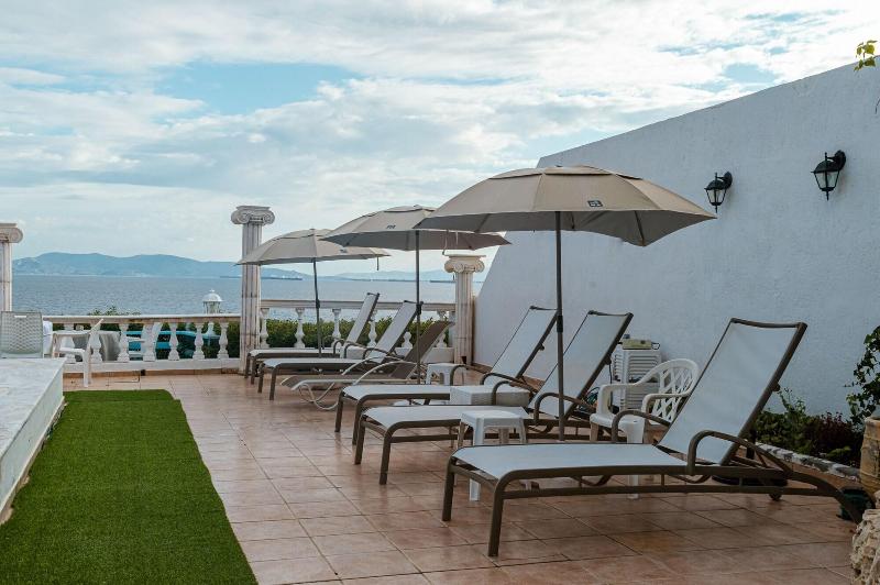Mistral Apartments Aegina image