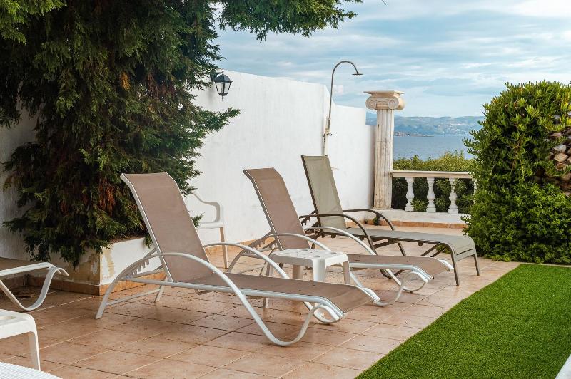 Mistral Apartments Aegina image