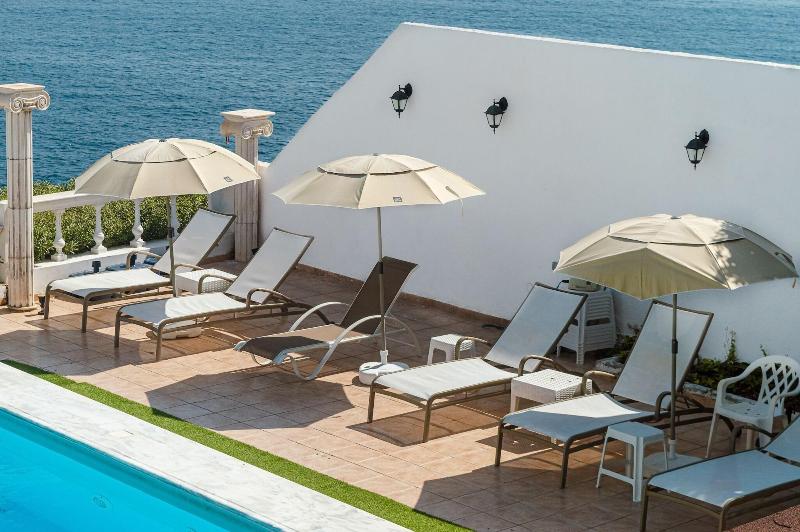 Mistral Apartments Aegina image