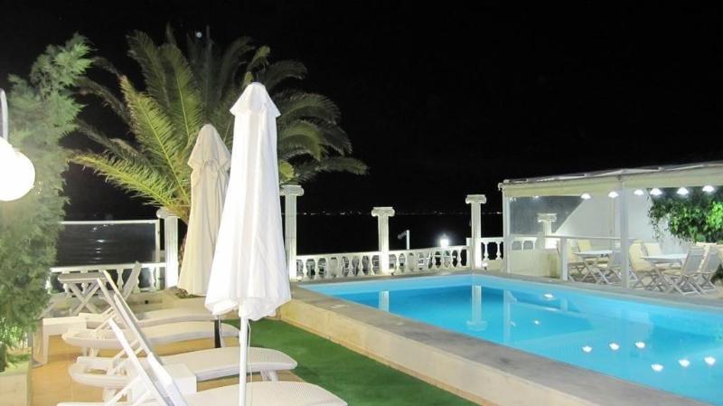 Mistral Apartments Aegina image