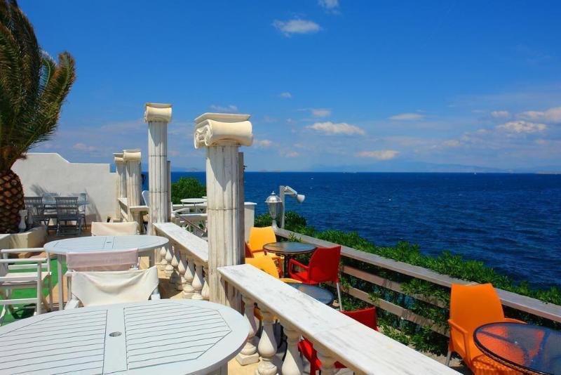 Mistral Apartments Aegina image