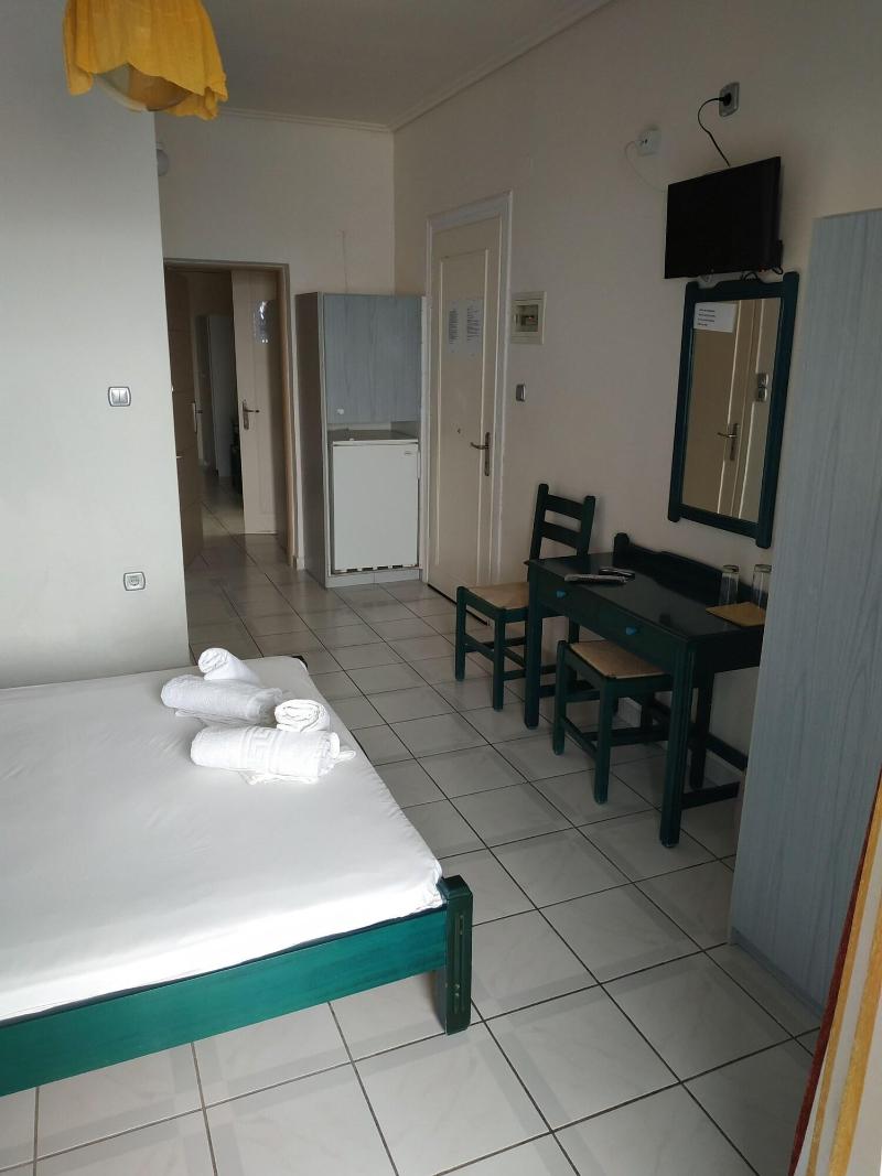 Mistral Apartments Aegina image