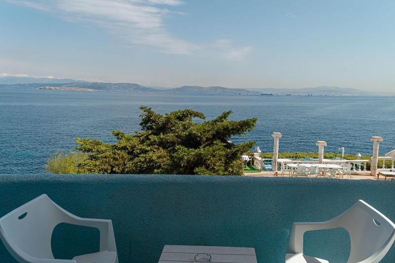 Mistral Apartments Aegina image