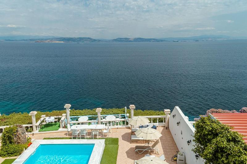 Mistral Apartments Aegina image
