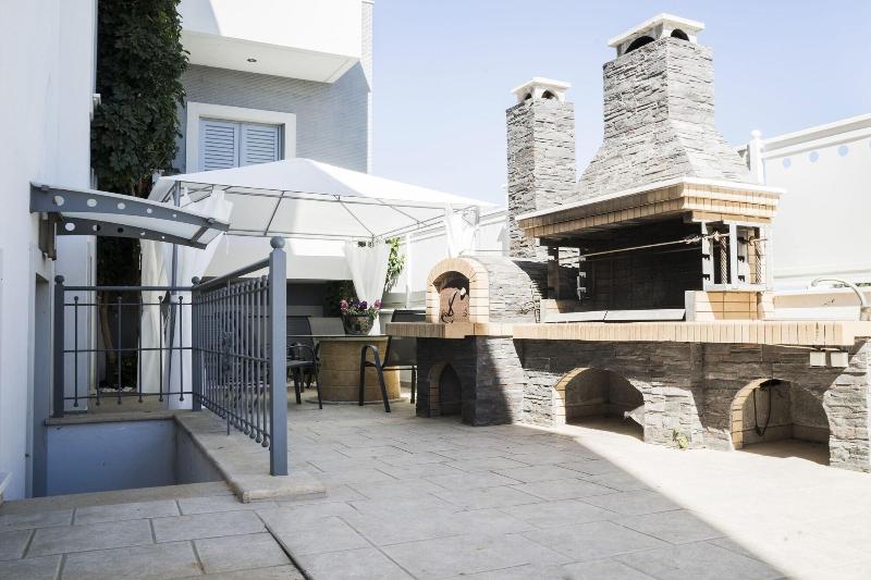 Villa d'Irene - near Athens airport, 200 meters fr