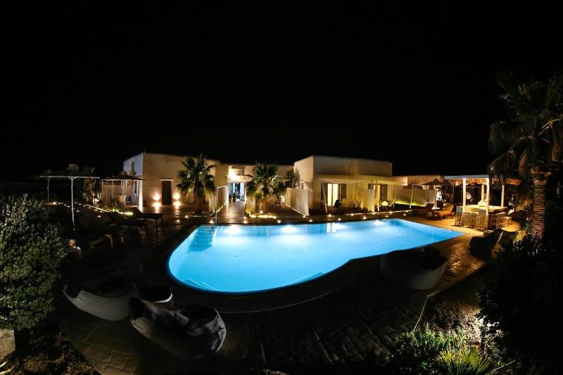 Queen Boutique Suites image