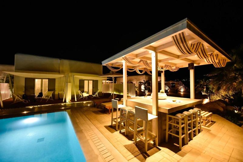 Queen Boutique Suites image