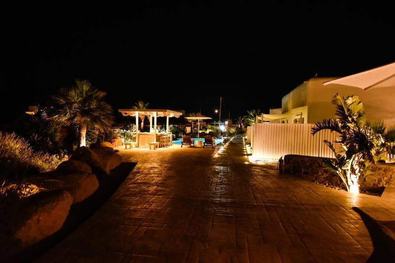 Queen Boutique Suites image
