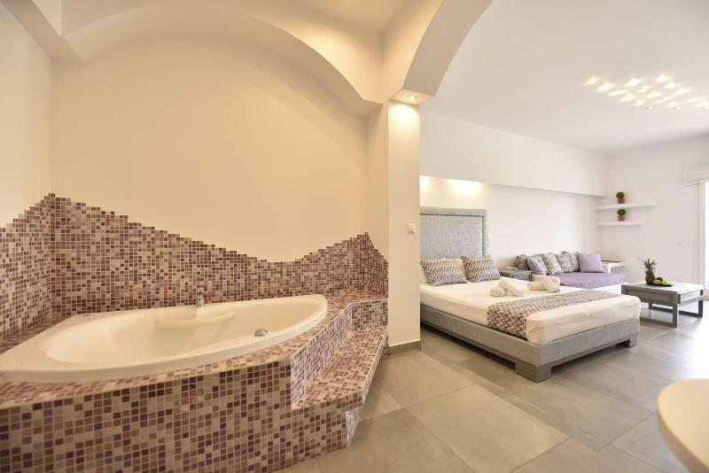 Queen Boutique Suites image