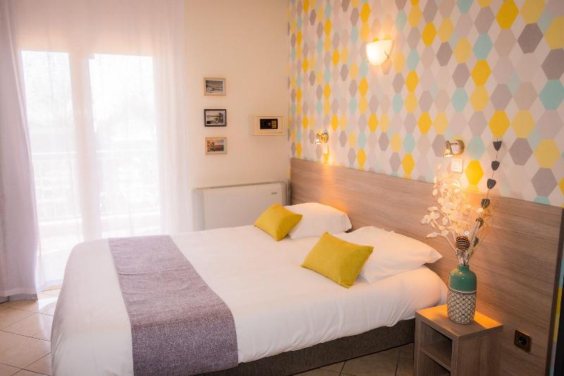Hôtel Reine D'Azur image