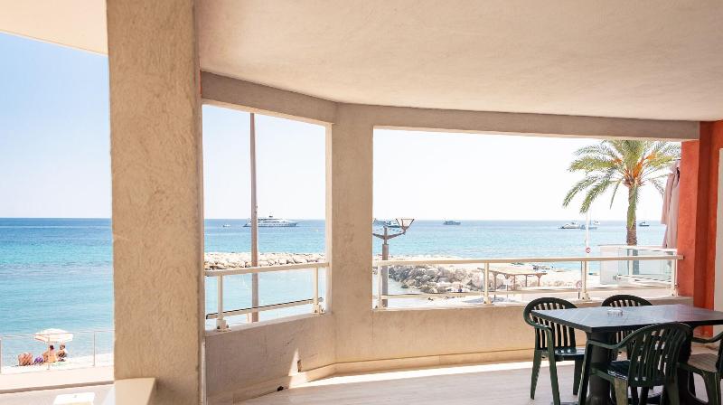Hôtel Reine D'Azur image