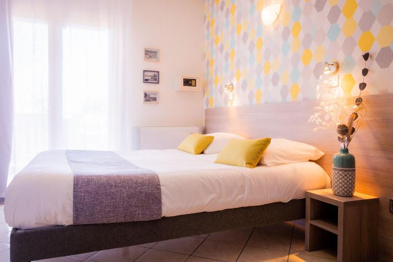 Hôtel Reine D'Azur image