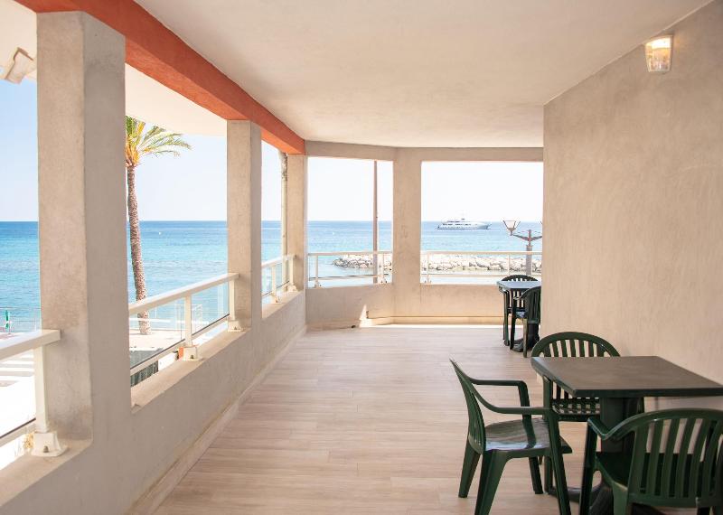 Hôtel Reine D'Azur image