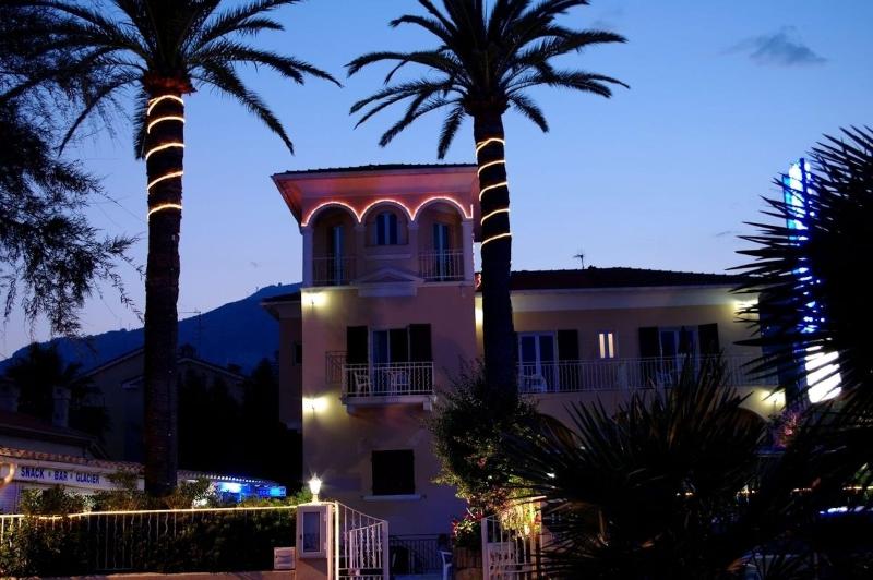 Hôtel Reine D'Azur image