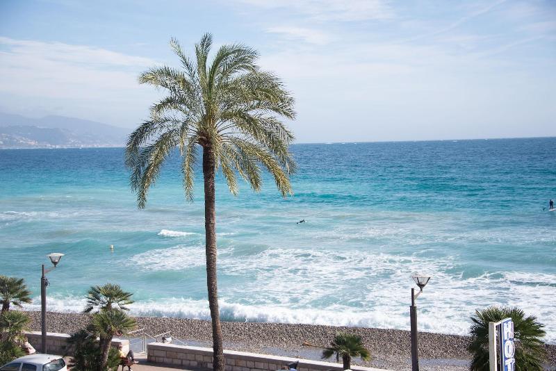 Hôtel Reine D'Azur image