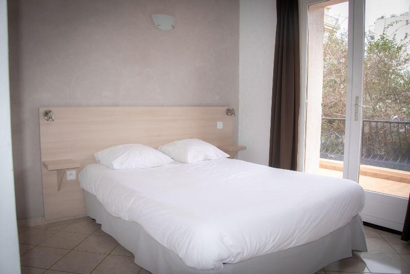 Hôtel Reine D'Azur image