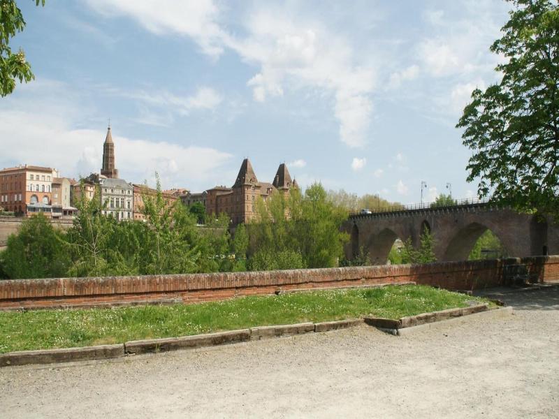 Brit Hotel Confort Montauban image