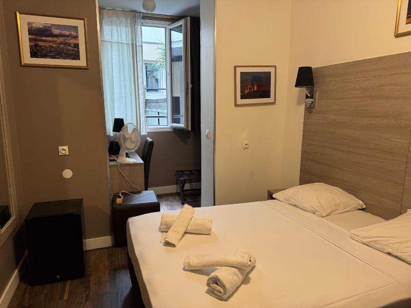 Paris Rooms & Dreams Hotel image