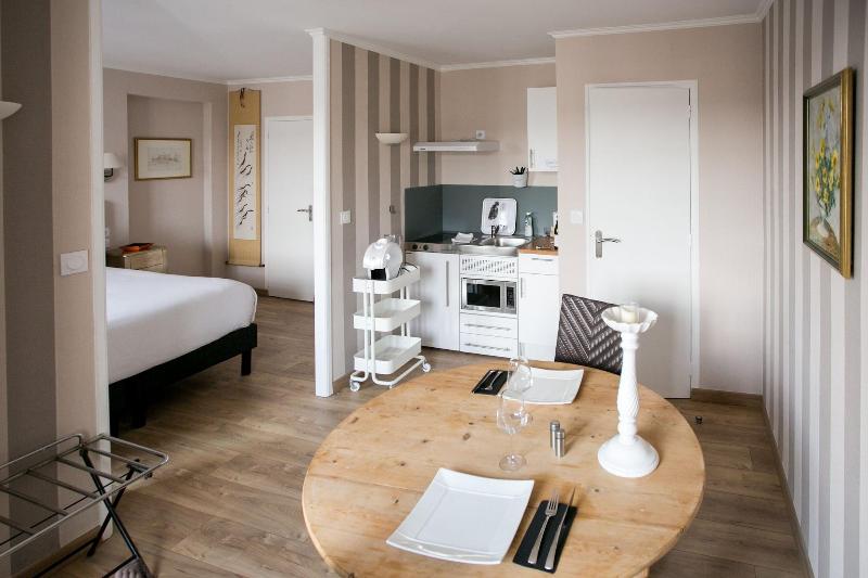Le Cotentin Appart'hôtels & Restaurant 'le Cot' image