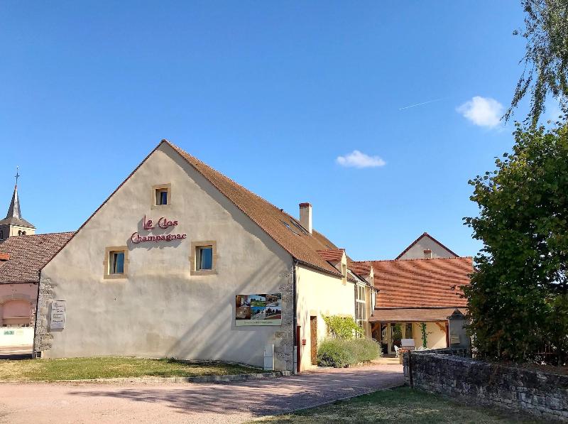 Le Clos Champagnac At Hotel Golf Chateau De Chaill — exterior view
