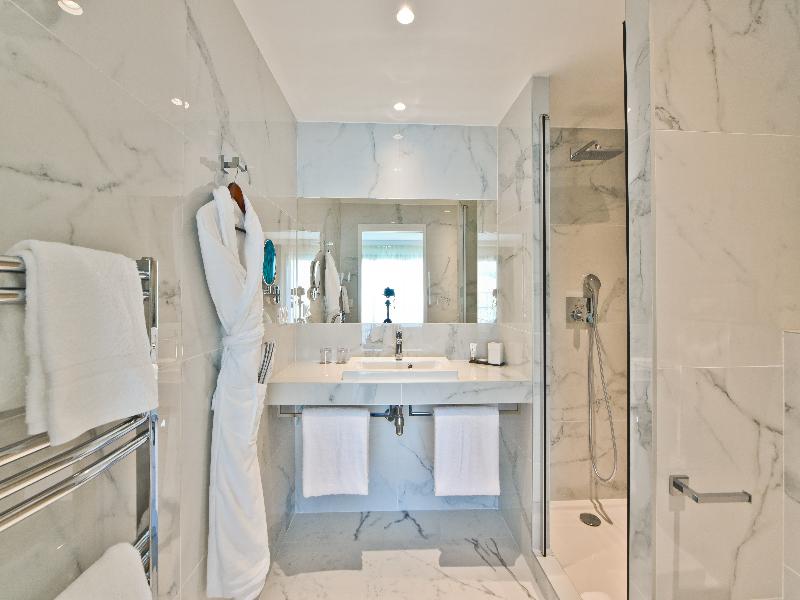 Hotel La Villa Port d Antibes & Spa image