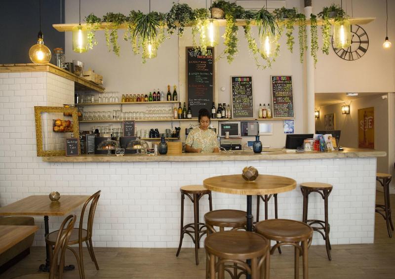 Georges Hostel & Café image