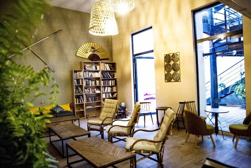 Georges Hostel & Café image