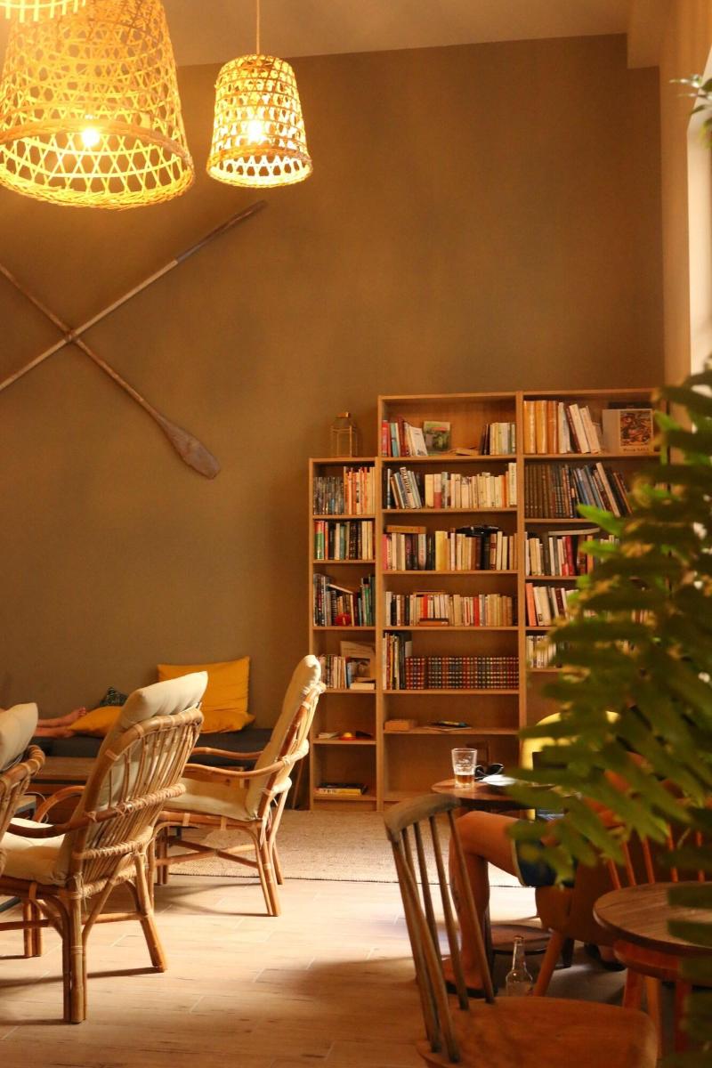 Georges Hostel & Café image
