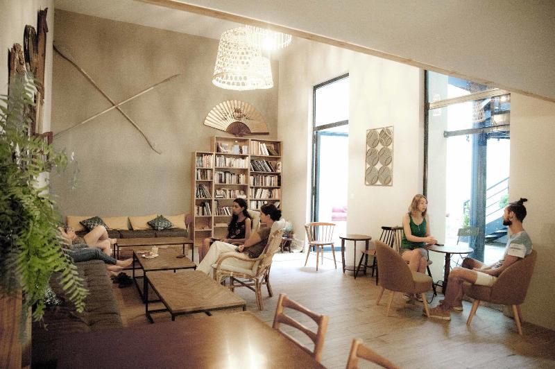 Georges Hostel & Café image