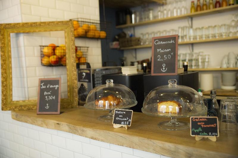 Georges Hostel & Café image