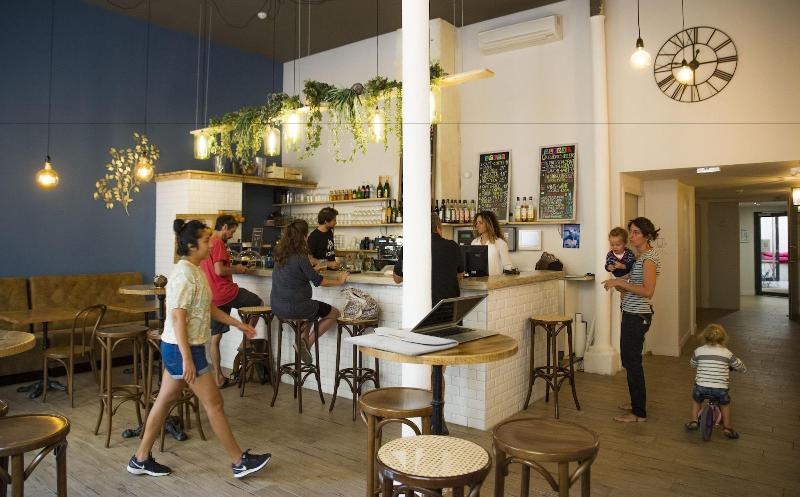 Georges Hostel & Café image