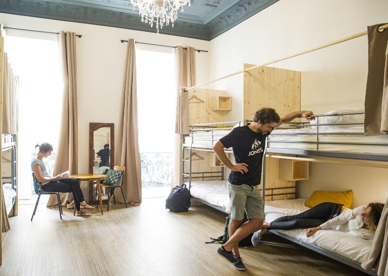 Georges Hostel & Café image