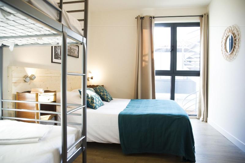Georges Hostel & Café image