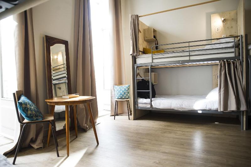 Georges Hostel & Café image