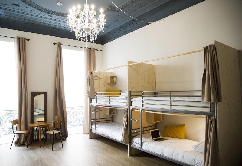 Georges Hostel & Café image