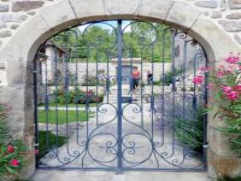 Le Mas De Baume image