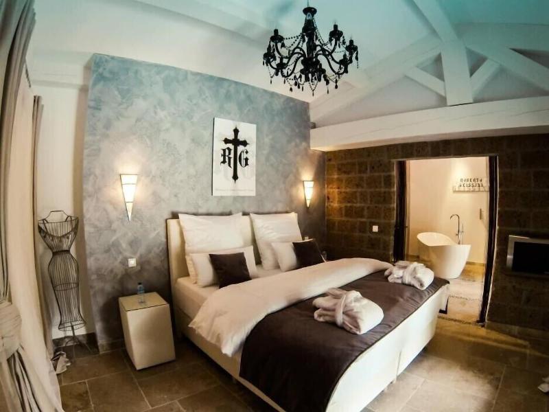 Maison Prestige Roberto Geissini image