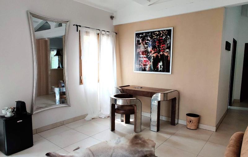 Maison Prestige Roberto Geissini image