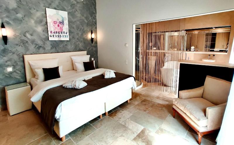 Maison Prestige Roberto Geissini image