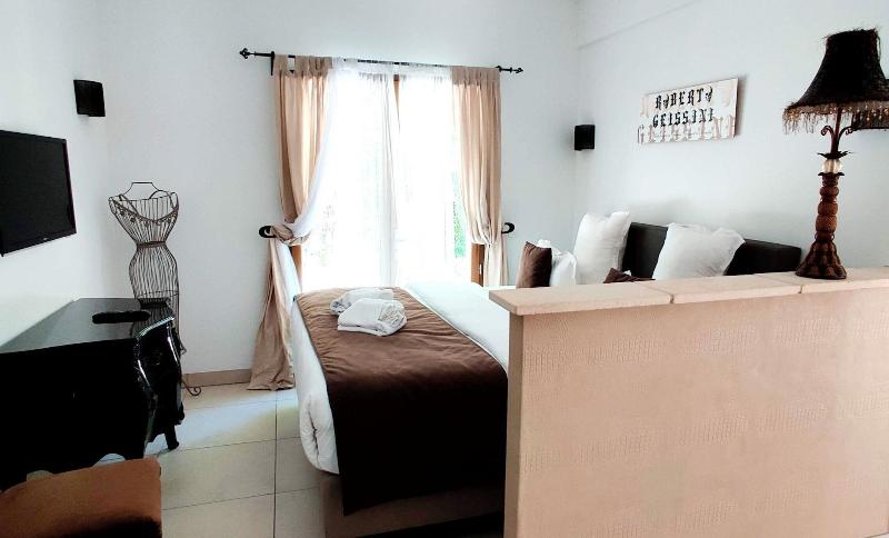 Maison Prestige Roberto Geissini image