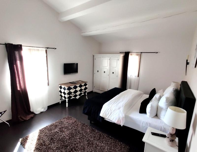 Maison Prestige Roberto Geissini image