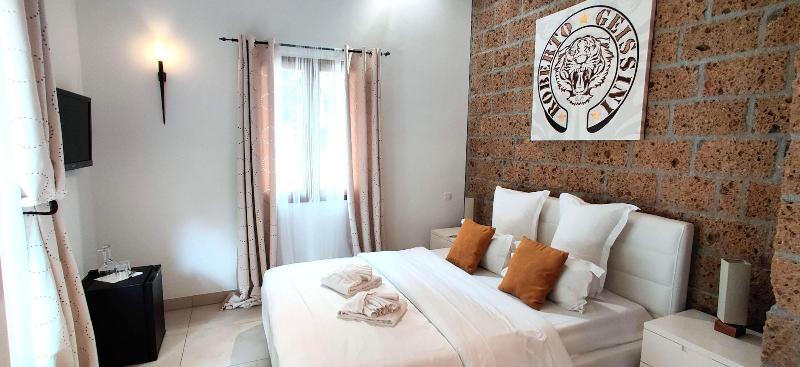 Maison Prestige Roberto Geissini image