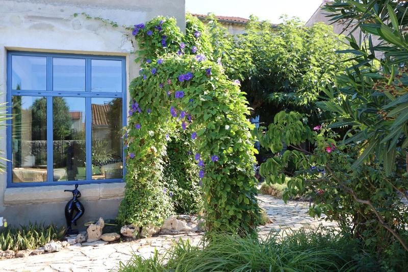 Aux Pots Bleus image
