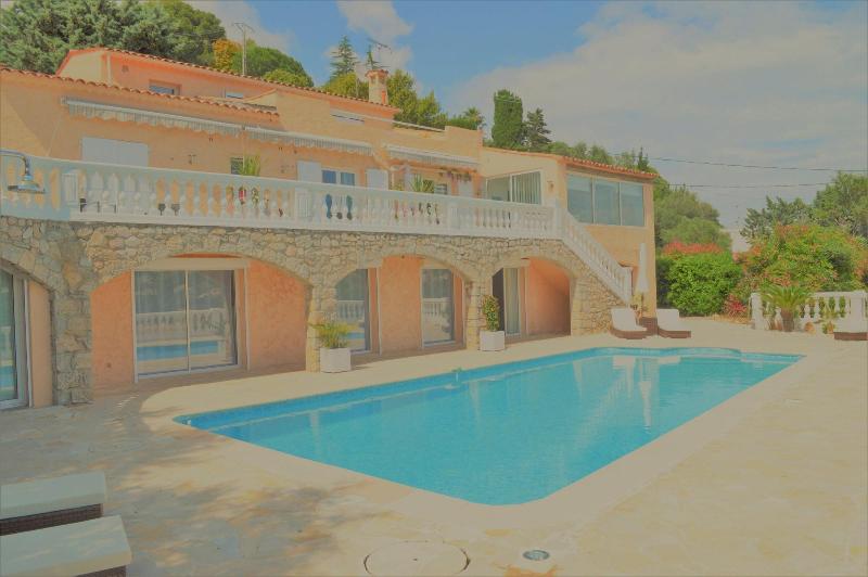 Villa La Terre Des Lauriers B&B image
