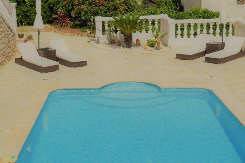 Villa La Terre Des Lauriers B&B image