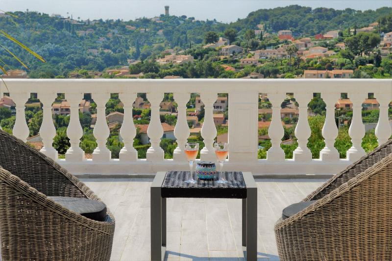 Villa La Terre Des Lauriers B&B image