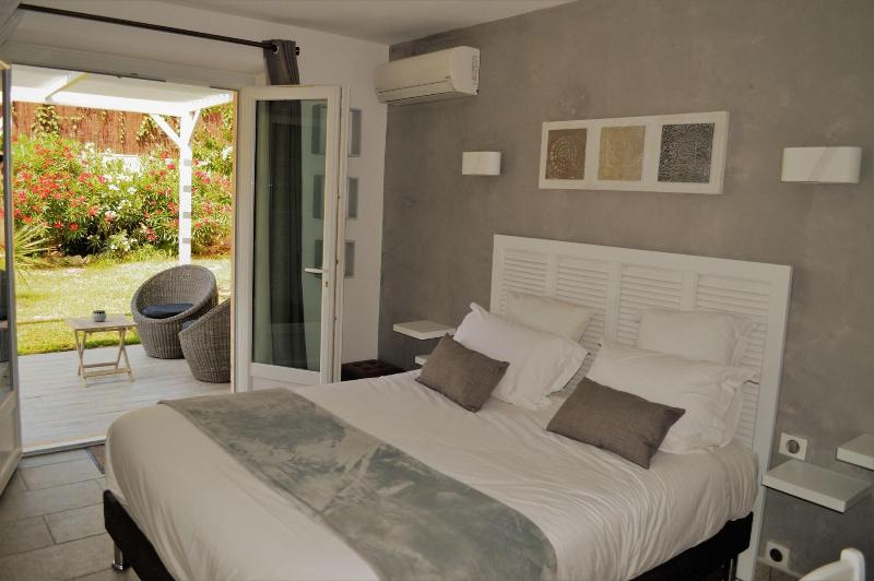 Villa La Terre Des Lauriers B&B image